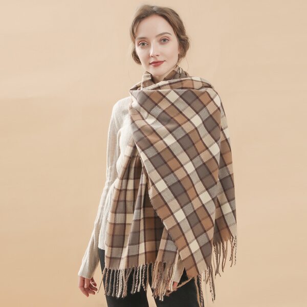 

Plaid Pattern Fringe Hem Scarf, Multicolor