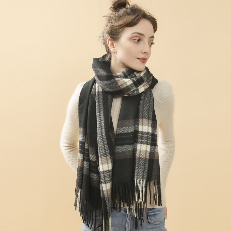 

Plaid Fringe Hem Scarf, Multicolor