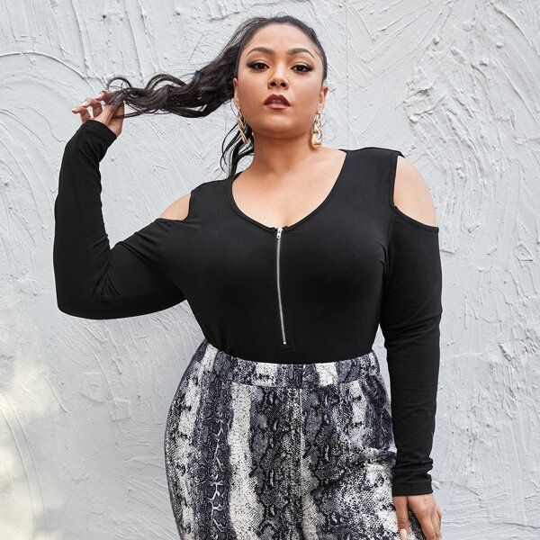 

Plus Cold Shoulder Zip Half Tee, Black
