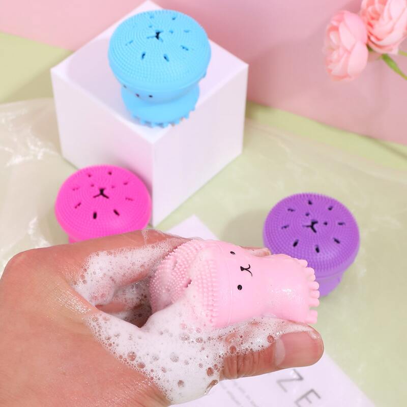 

1pc Random Cartoon Facial Cleaning Brush, Multicolor