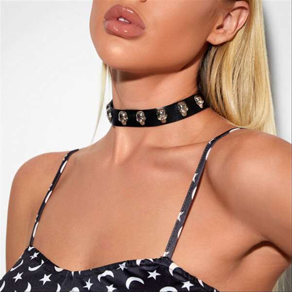 

Skull Decor Choker, Black