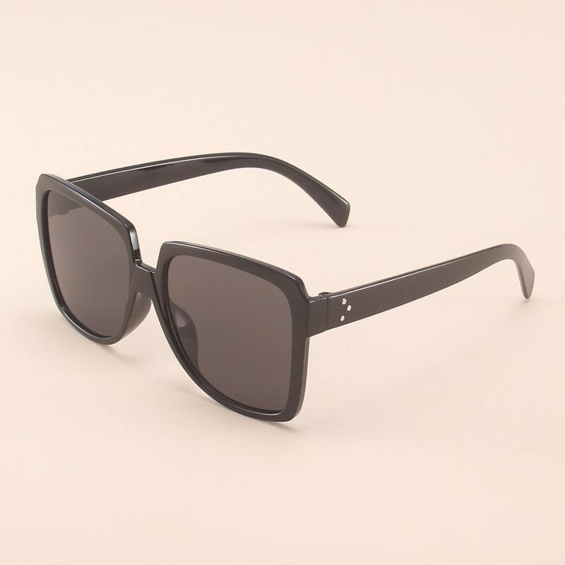 

Oversized Frame Sunglasses