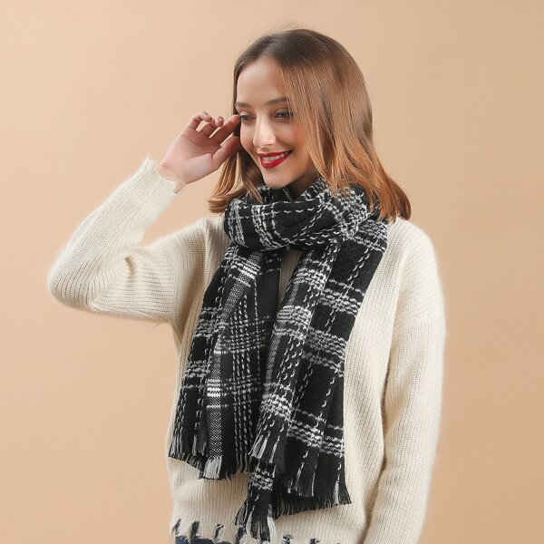 

Plaid Pattern Scarf, Black