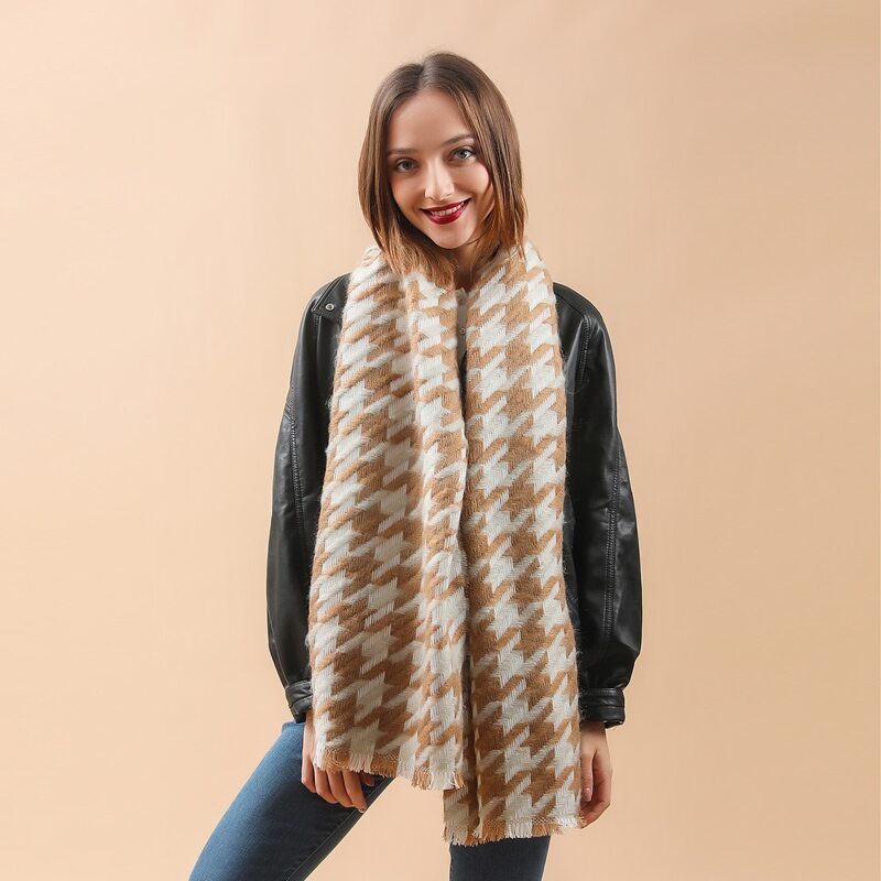 

Houndstooth Pattern Raw Hem Scarf, Multicolor