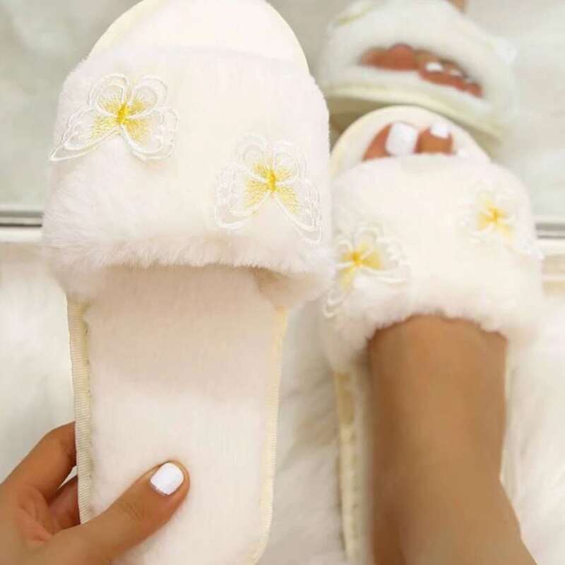 

Butterfly Applique Fluffy Slippers, White