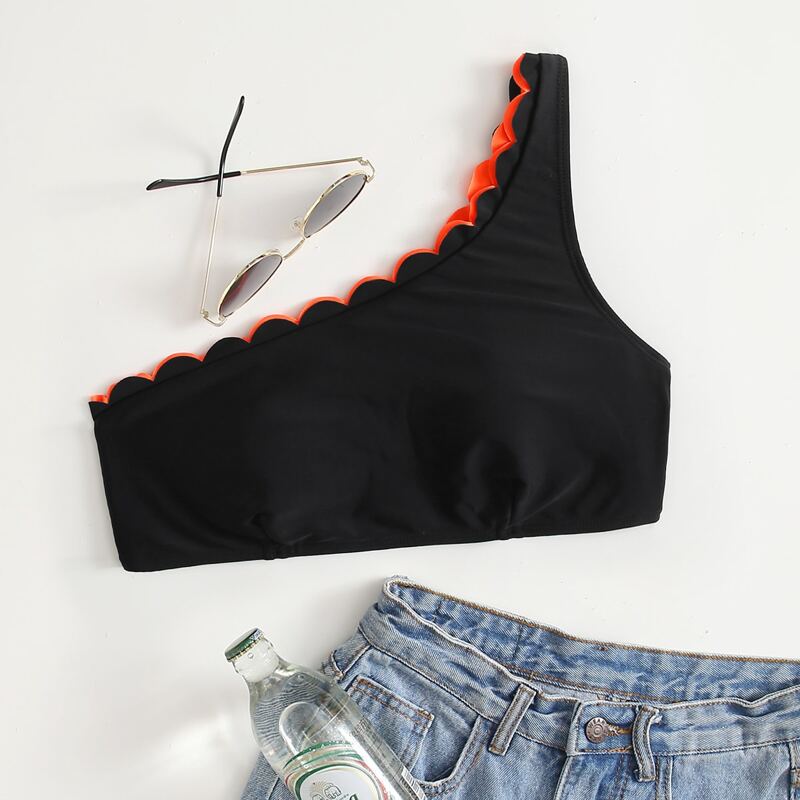 

Scallop Trim One Shoulder Bikini Top, Black