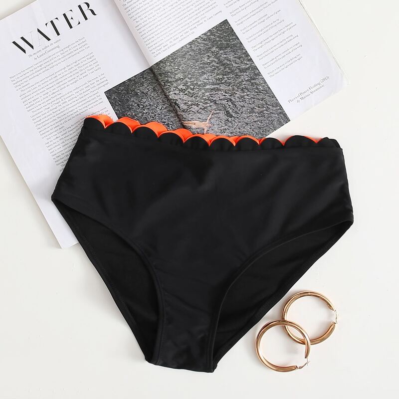 

Scallop Trim Bikini Bottom, Black