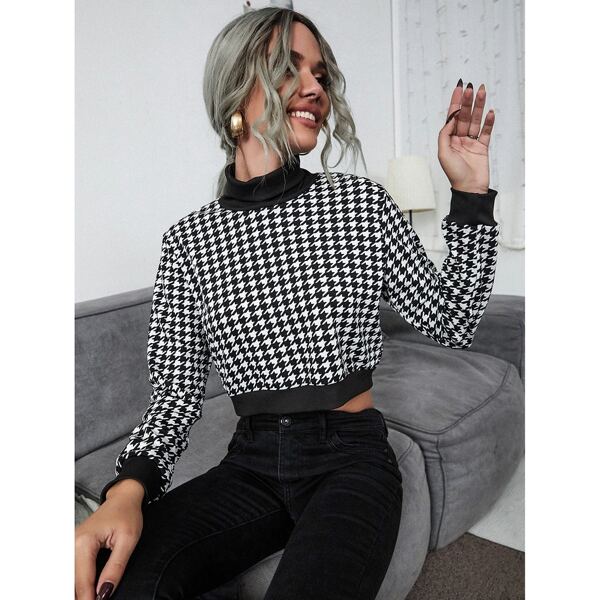 

Houndstooth Turtleneck Crop Sweatshirt, Black and white