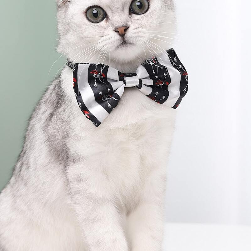 

Skull Print Cat Bow Tie, Black and white