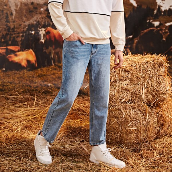 

Men Slant Pocket Straight Leg Jeans, Light wash