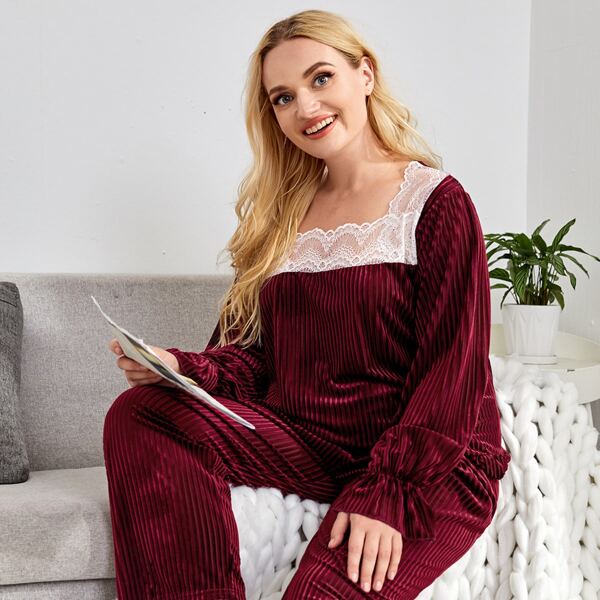 

Plus Velvet Lace Insert Ruffle Hem Top & Pants Pajama Set, Burgundy