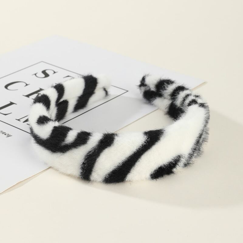 

1pc Faux Fur Fuzzy Headband, Black and white