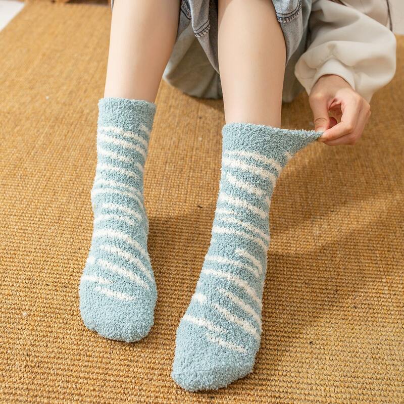 

1pair Striped Fuzzy Crew Socks, Blue