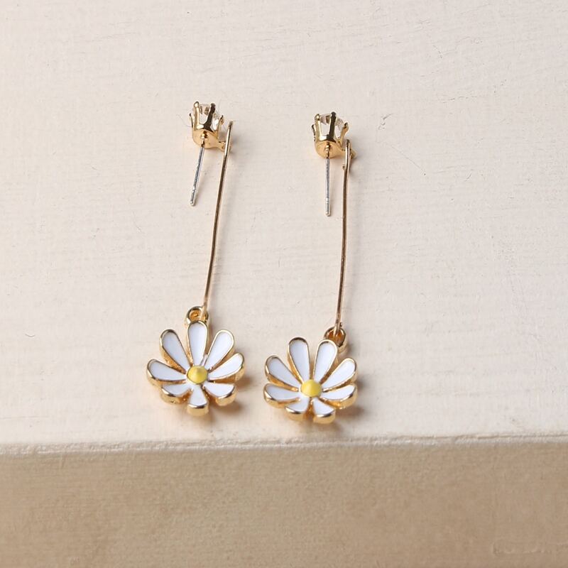 

Daisy Drop Earrings, White