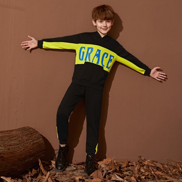 

Boys Letter Graphic Two Tone Hoodie & Sweatpants Set, Black