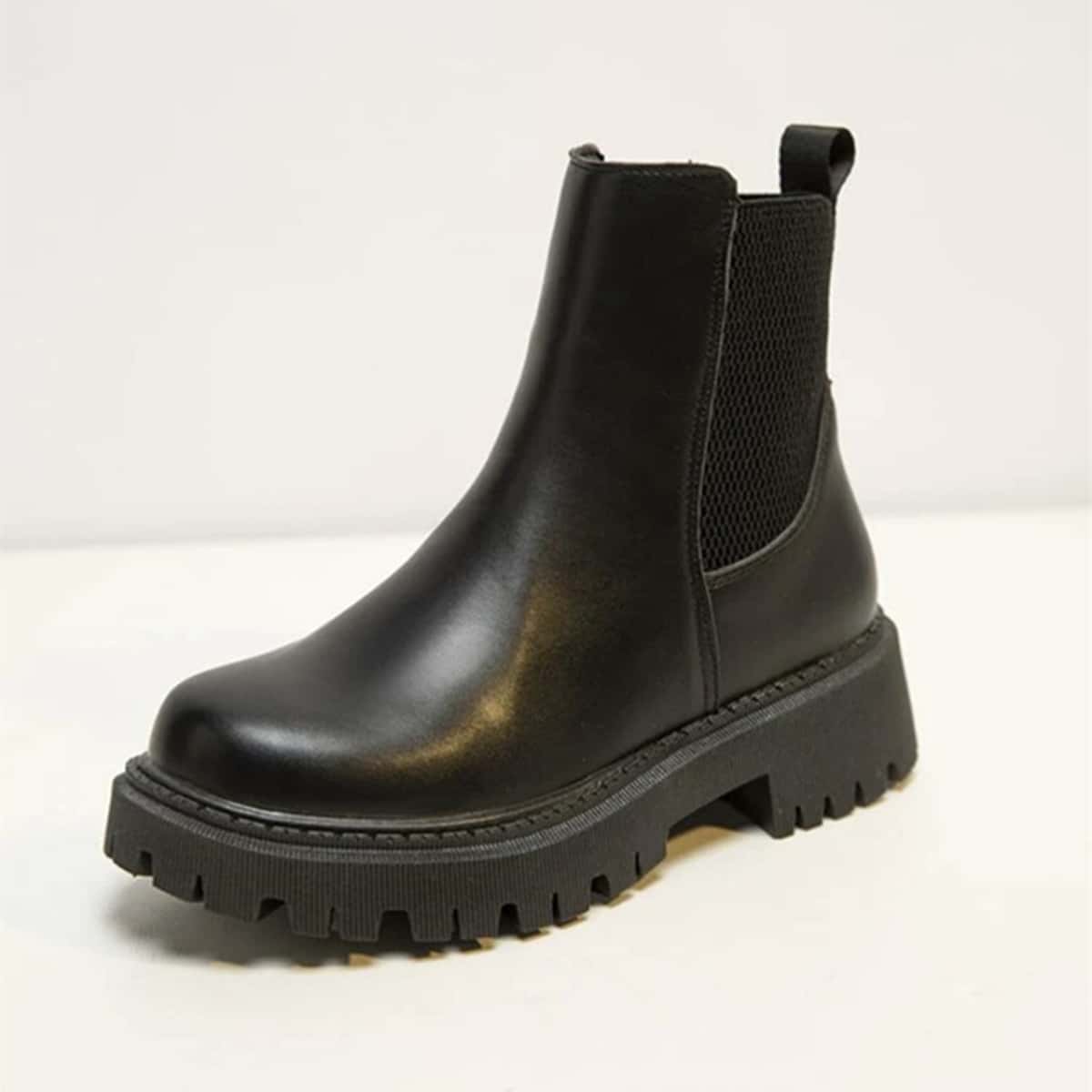 

Minimalist Chelsea Boots, Black