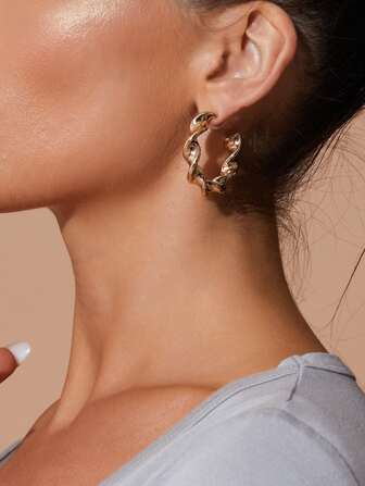 اقراط حلقي مطوي