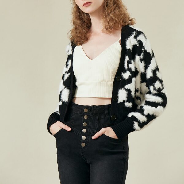 

FLUFFY KNIT COW PATTERN CARDIGAN, Black and white