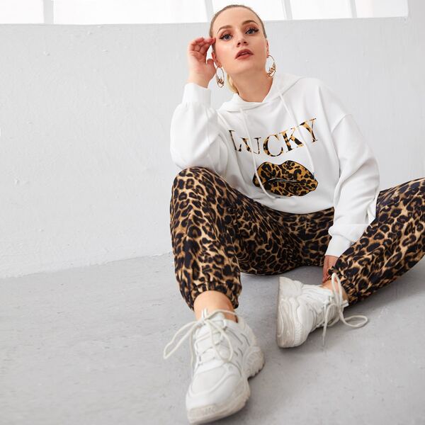

Plus Drop Shoulder Leopard Letter Graphic Drawstring Hoodie & Joggers Set, Multicolor