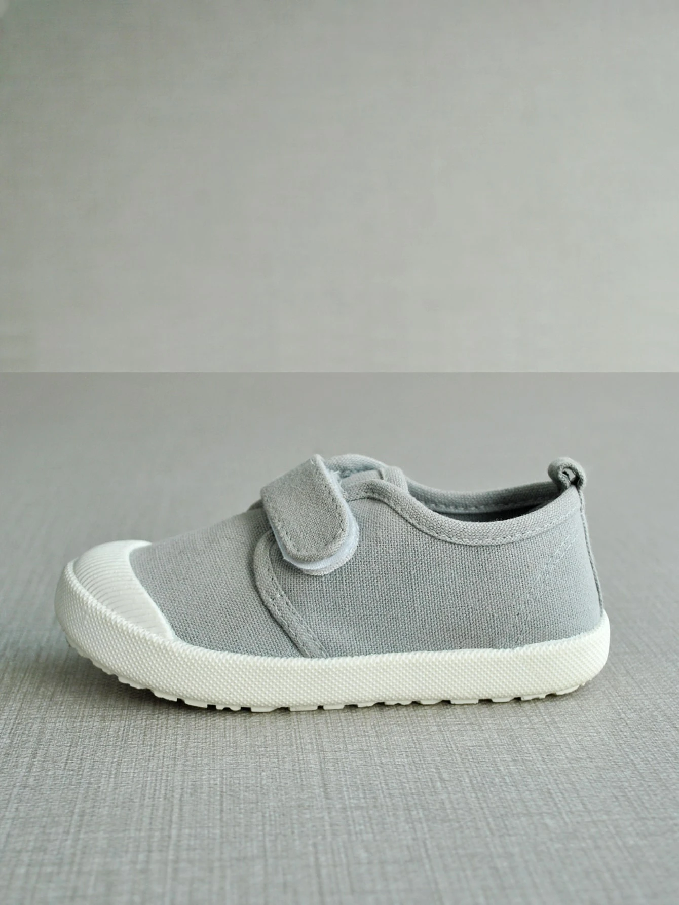 boys grey canvas shoes