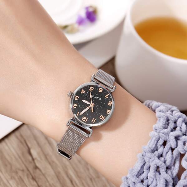 

Round Pointer Quartz Watch