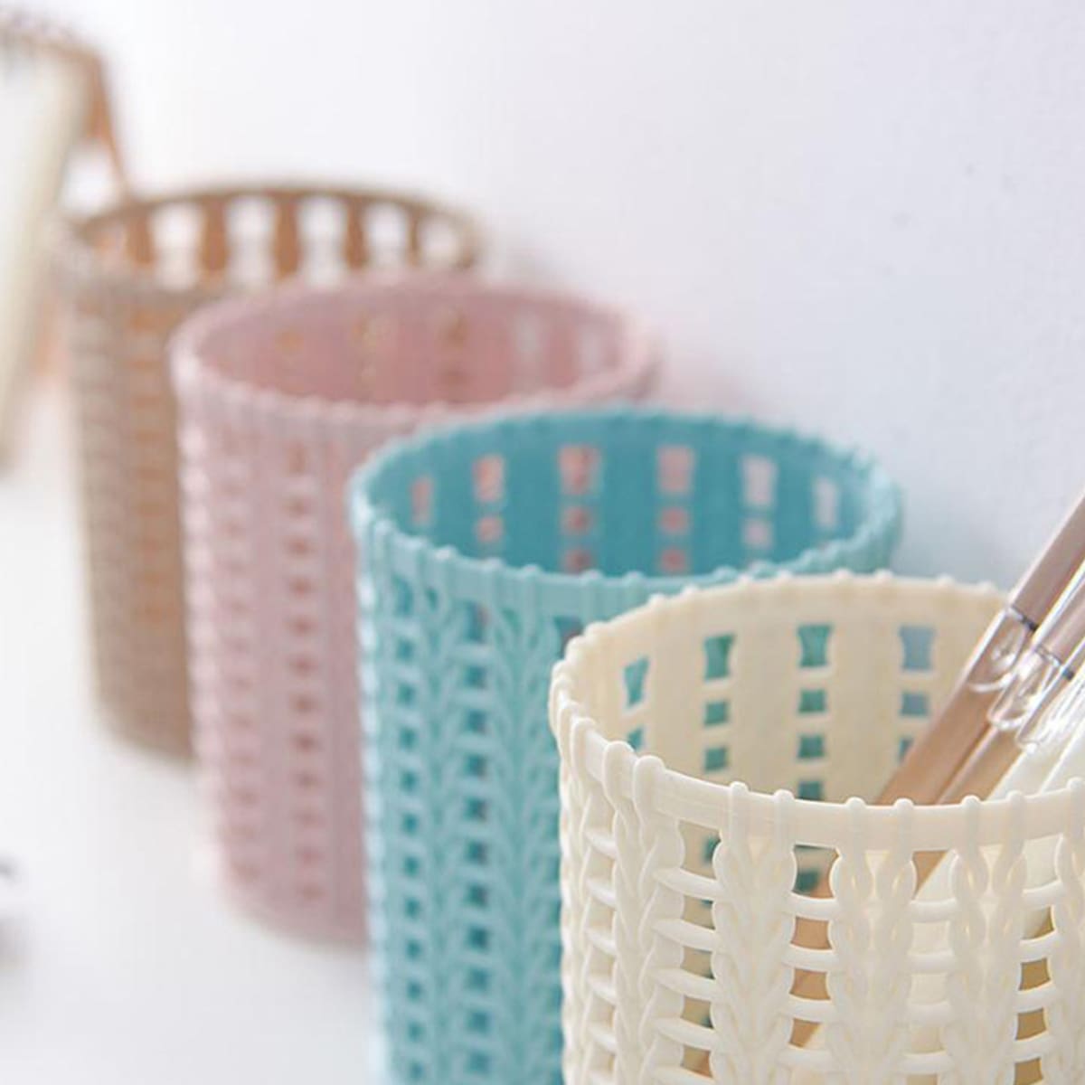 

1pc Hollow Out Pen Holder, Multicolor