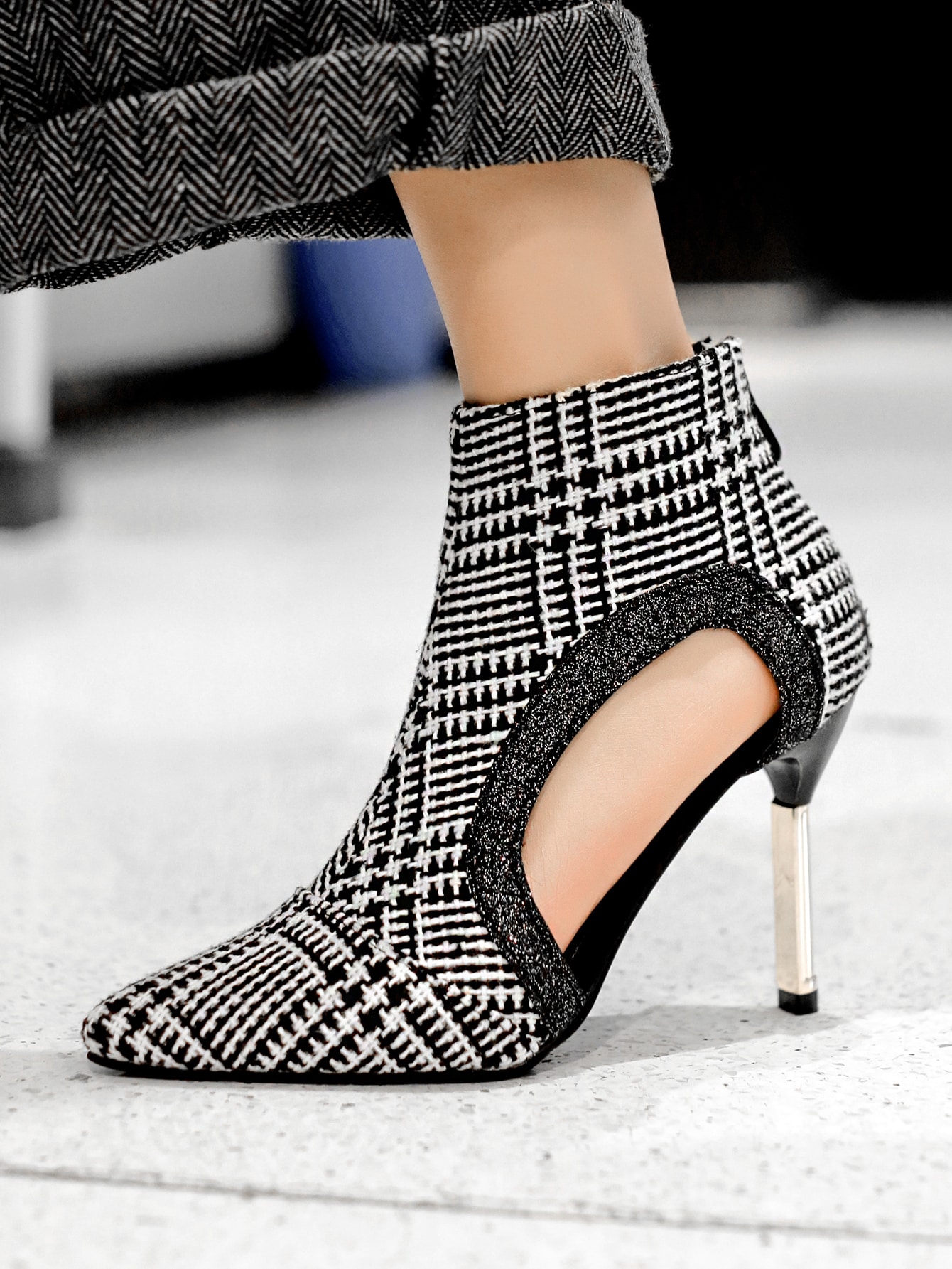 Point Toe Cut Out Design Stiletto Heeled Boots thumbnail