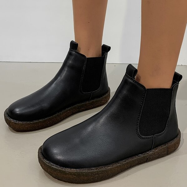 

Minimalist Chelsea Boots, Black