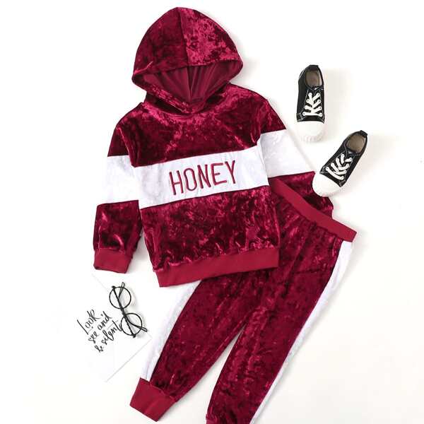 

Toddler Girls Letter Embroidery Color Block Velvet Hoodie & Sweatpants, Maroon