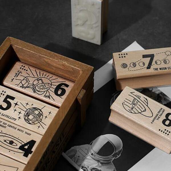 

1pc Planet Pattern Random Wooden Stamp, Khaki