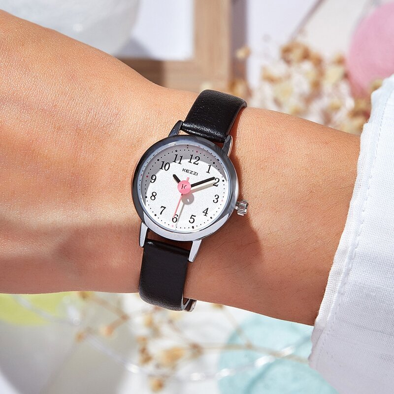 

Round Pointer Quartz Watch