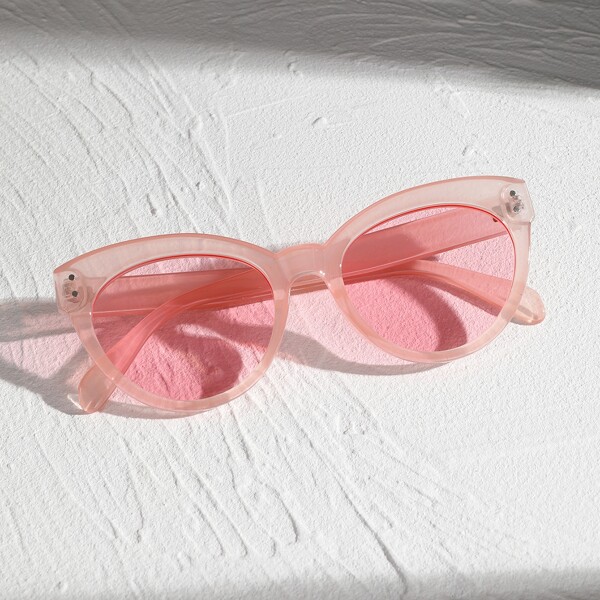 

Cat Eye Sunglasses