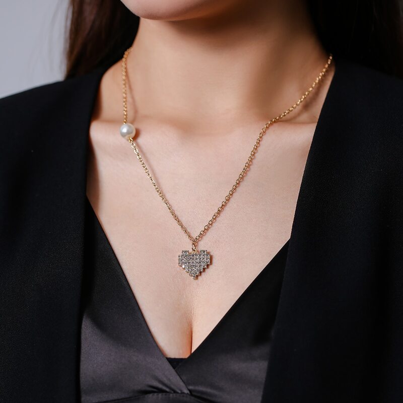 

Rhinestone Heart Decor Necklace, Gold