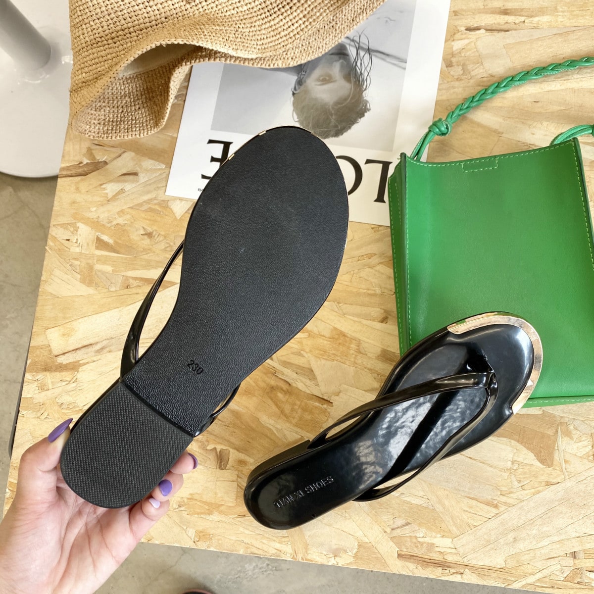 Вьетнамки с металлическим декором