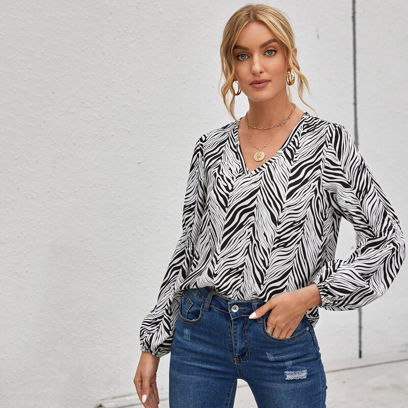 

V Neck Lantern Sleeve Top, Black and white