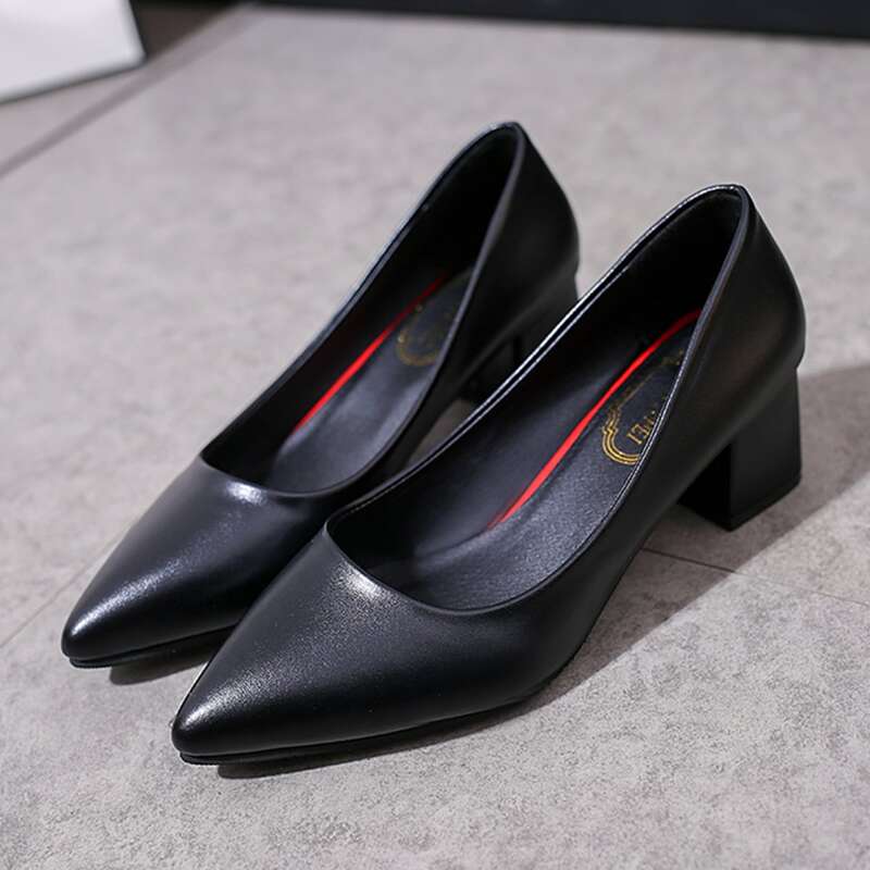 

Minimalist Chunky Court Heels, Black