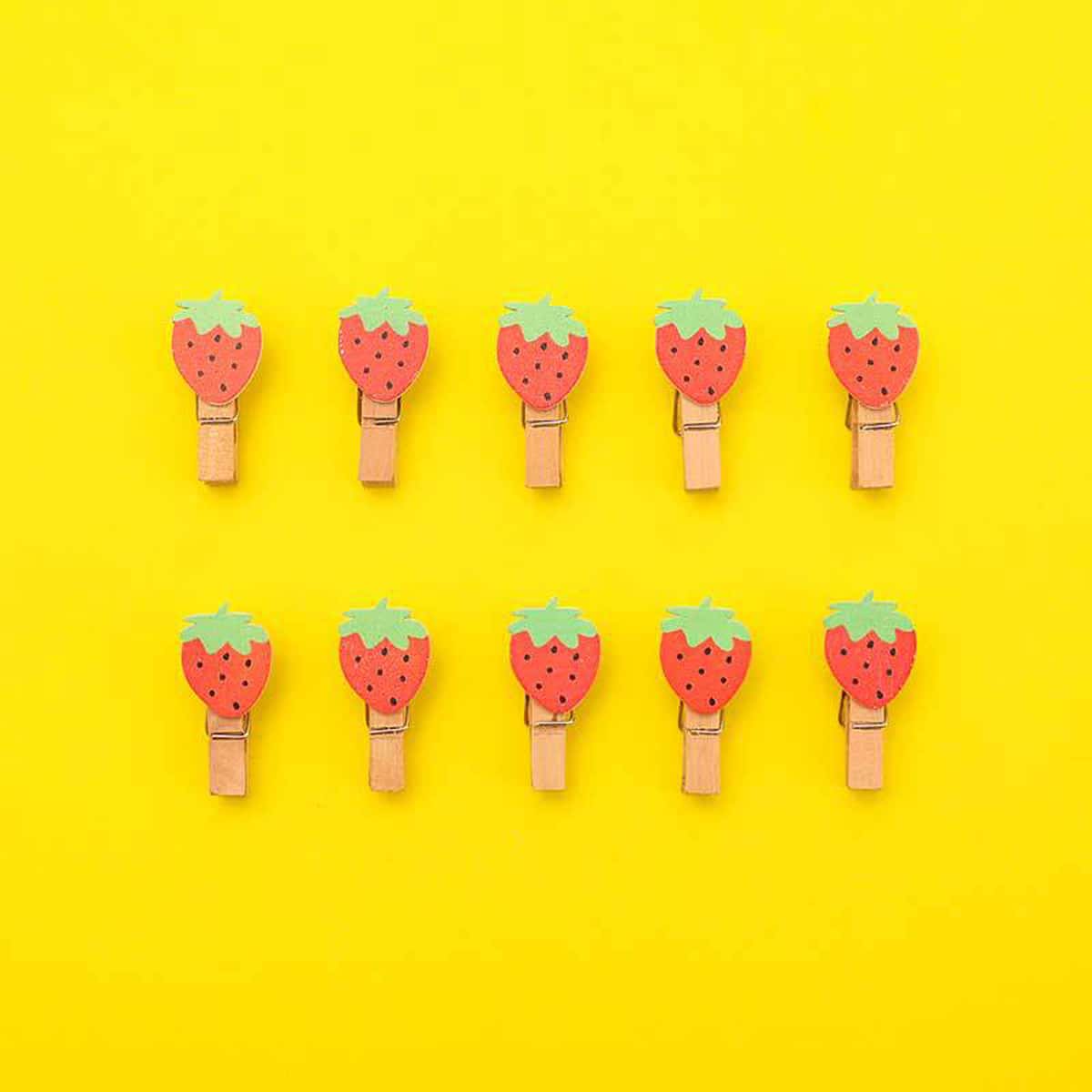 

10pcs Strawberry Card Clip & 1pc Hemp Rope, Multicolor