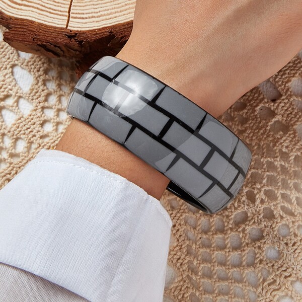 

Geometric Pattern Bracelet, Grey