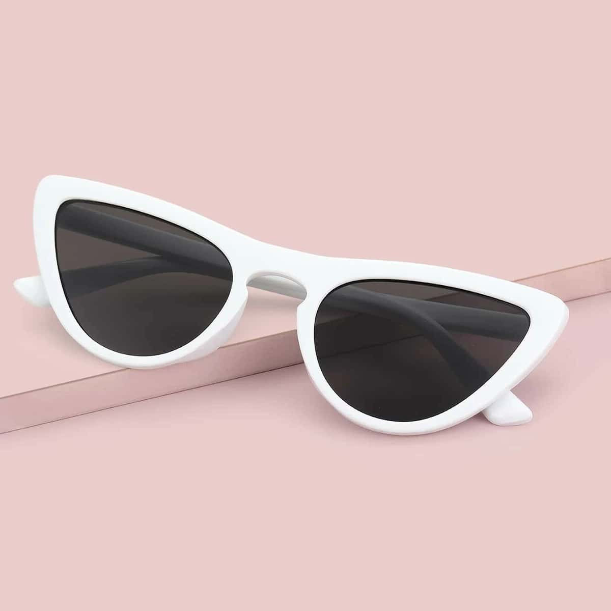 

Cat Eye Sunglasses, Black and white