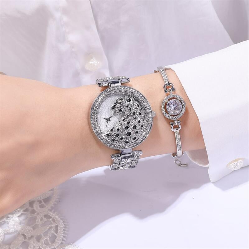 

1pc Rhinestone Decor Round Pointer Quartz Watch & 1pc Bracelet
