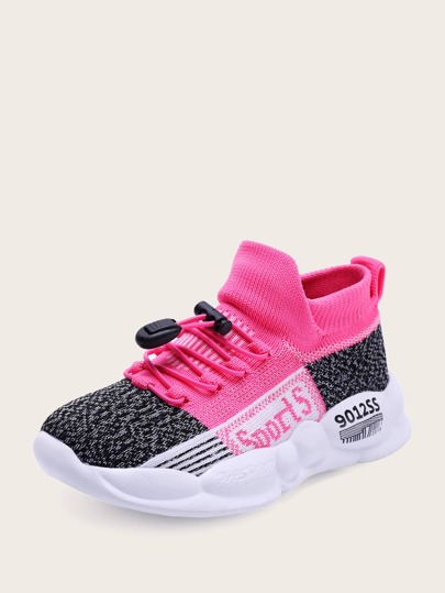 أحذية رياضية للأطفال