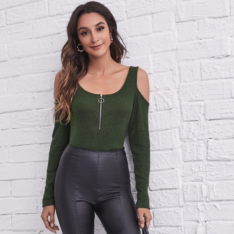 

Cold Shoulder O-ring Zip Half Placket Tee, Dark green