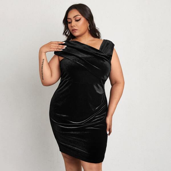

Plus Asymmetrical Neck Velvet Fitted Dress, Black