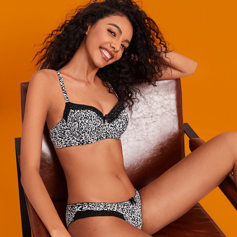 

Allover Graphic Underwire Lingerie Set, Multicolor