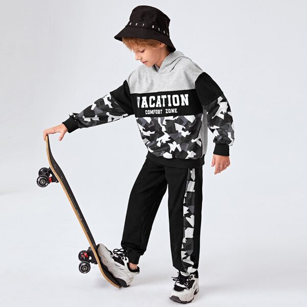 

Boys Letter Graphic Camo Hoodie & Joggers Set, Multicolor