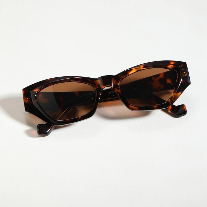 

Tortoiseshell Pattern Frame Sunglasses