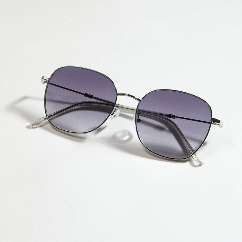 

Metal Frame Tinted Lens Sunglasses