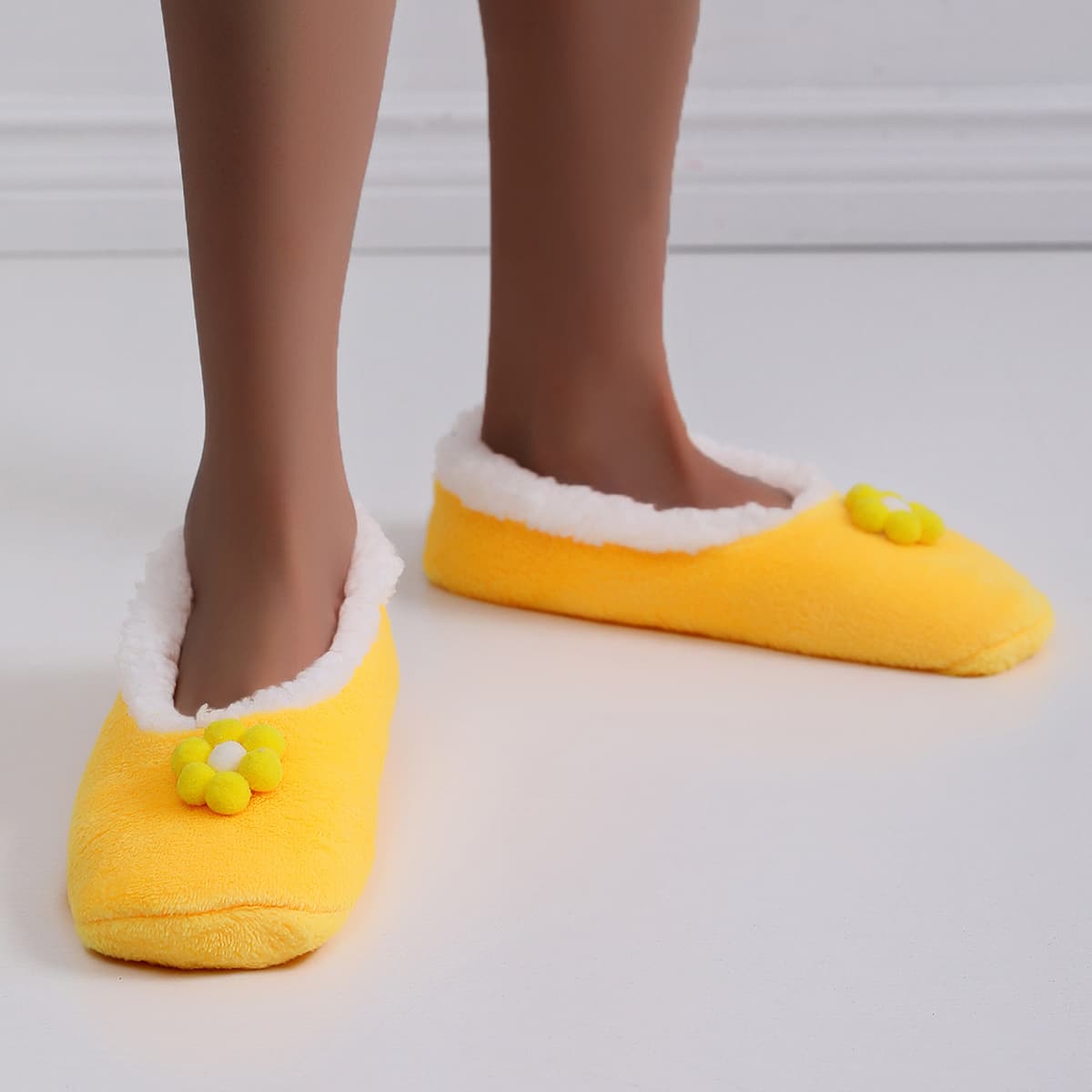 

Floral Decor Fuzzy Bedroom Slippers, Yellow
