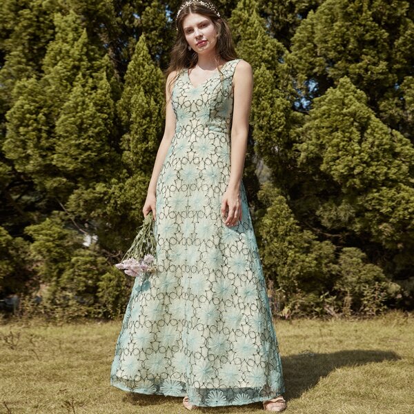 

Guipure Lace Overlay V-neck Prom Dress, Multicolor