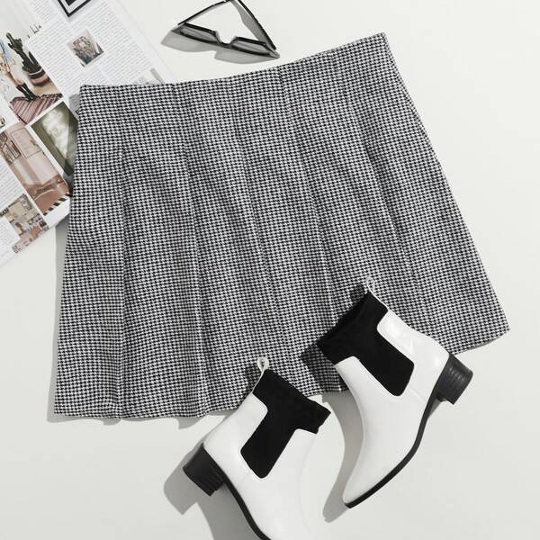 

Plus Houndstooth Pleated Hem Skirt, Black and white